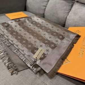 <AUTHENTIC>Louis Vuitton Scarf